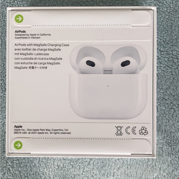 AirPods - Picture 3 of 3